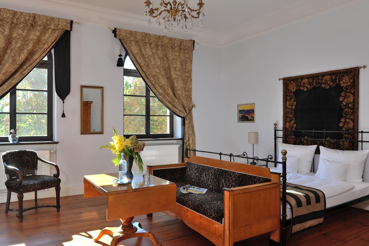 Schlosshotel Marihn エクステリア 写真
