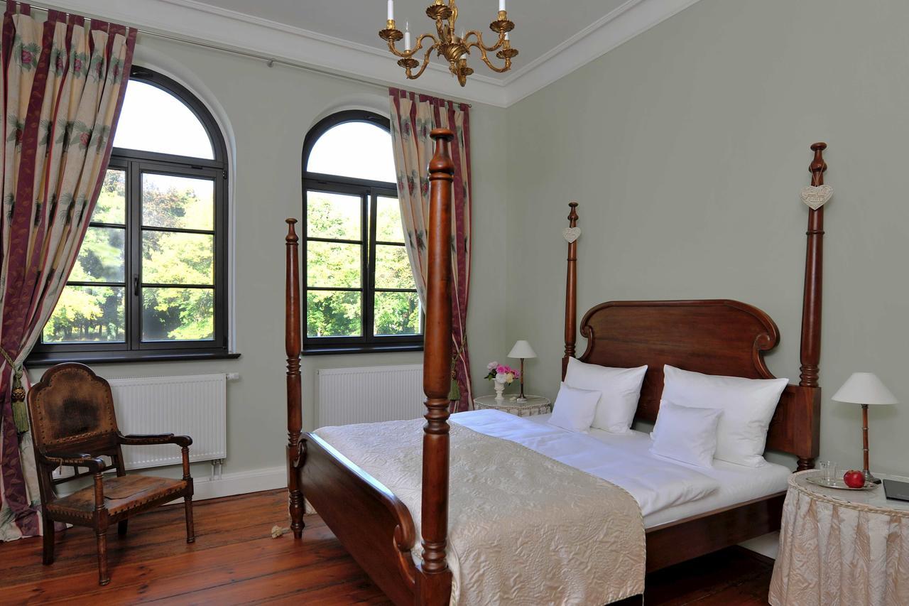 Schlosshotel Marihn エクステリア 写真